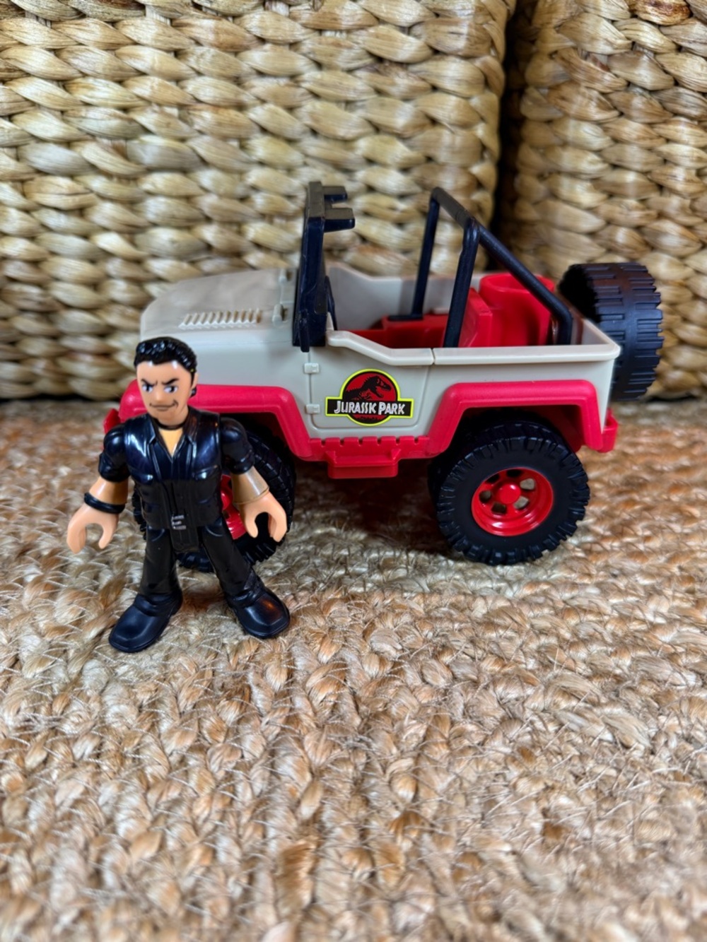 Fisher-Price Imaginext Jurassic Park Beige and Red Safari Jeep with one Figure